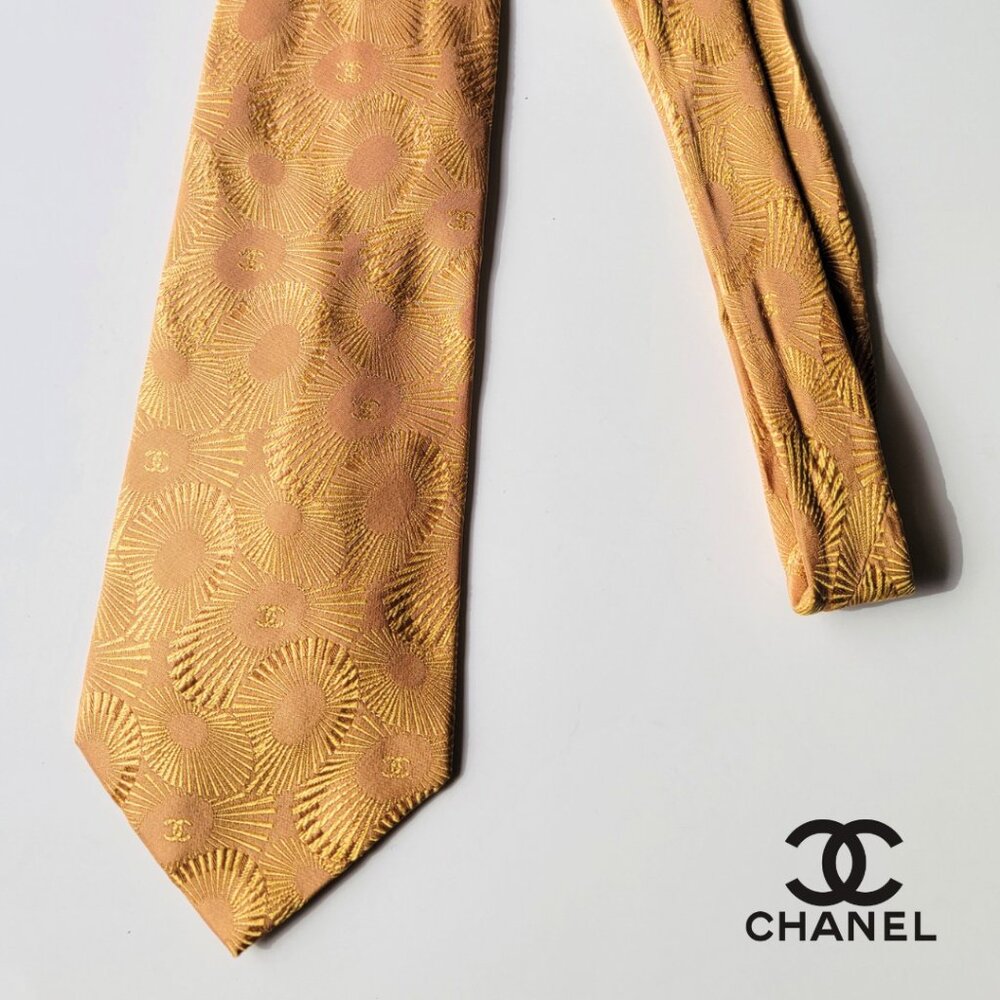 CHANEL Men's Vintage Tie 100% Silk Made in Italy gold sunbursts with CCs